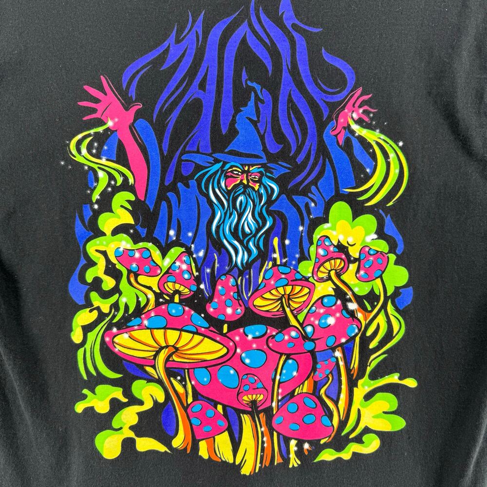 ALAB Magic Mushroom Wizard Short Sleeve T Shirt M Cut Neckline Neon Psychedelic